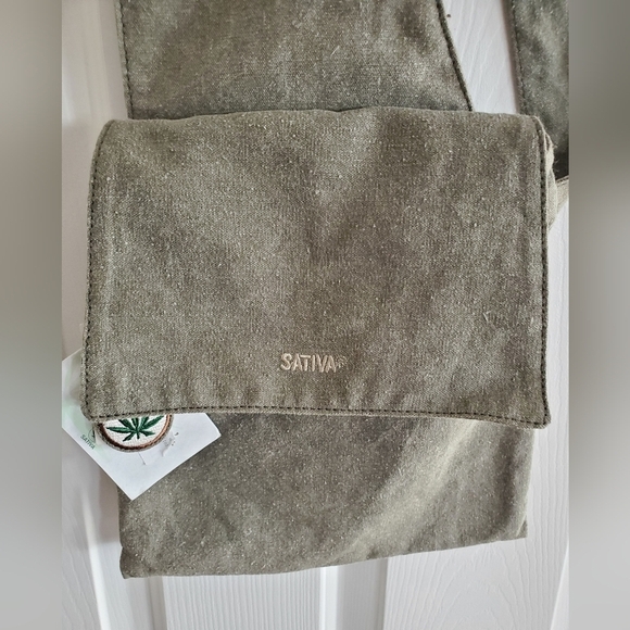 NWT Sativa Bags Hemp Cross Over Shoulder Bag In Khaki With Key Ring - Picture 2 of 12